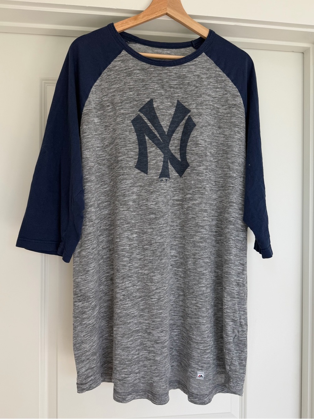 Majestic New York Yankees Raglan Baseball Tee Gray Navy XXL MLB - Picture 6 of 6